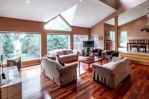 TV, fireplace, foosball, stereo