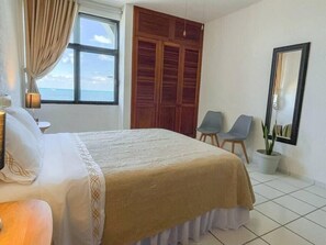 3 bedrooms, iron/ironing board, WiFi, bed sheets - ✽ Beachfront Oceanview Condo 3 Bdr, 3 Bth ✽ (CancÃºn)