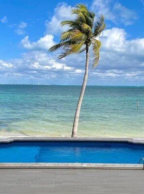Pool - ✽ Beachfront Oceanview Condo 3 Bdr, 3 Bth ✽ (CancÃºn)