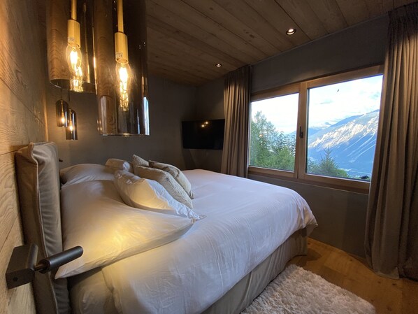 5 bedrooms, iron/ironing board, travel cot, WiFi - Chalet 7 / Luxury Chalet with cinema room. (Crans-Montana)