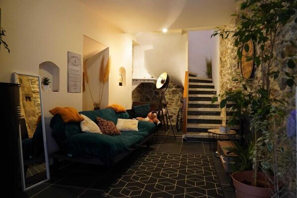 Smart TV, fireplace, offices