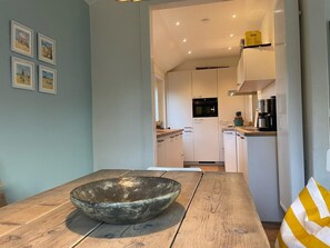 Fridge, microwave, dishwasher, coffee/tea maker - Situated directly behind the dunes, cosy holiday home where 1 dog is welcome (Koudekerke-Dishoek)