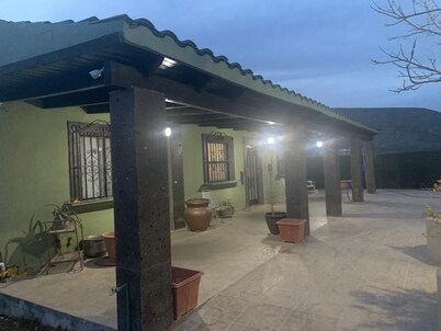 Hermosa Casa con Chimenea y Alberca a una Cuadra de Hotel 1800