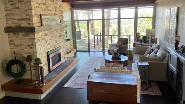 Living area - Close to Minto Brown Park and Downtown Salem (Salem)