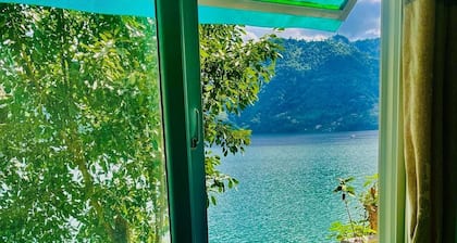 Romantic Lake View Hotel With Balcony, Bath Tub and own Restaurant
