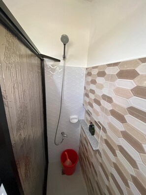 Suihku, pyyhkeet, vessapaperi