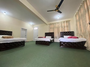 Standard-Doppel- oder -Zweibettzimmer | Bügeleisen/Bügelbrett, kostenloses WLAN, Bettwäsche