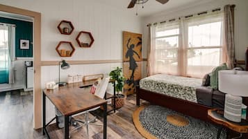 3 bedrooms, desk, iron/ironing board, WiFi