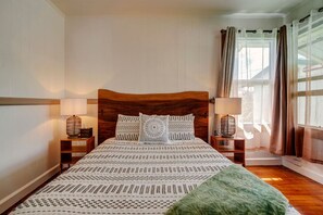 3 bedrooms, desk, iron/ironing board, travel cot