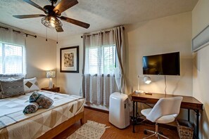 3 bedrooms, desk, iron/ironing board, travel crib