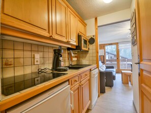 Refrigerador, microondas, horno y lavavajillas 