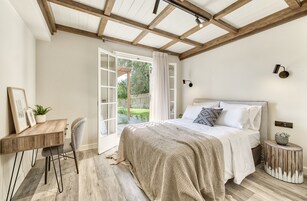 Classic Cottage | In-room safe, iron/ironing board, travel crib, free WiFi