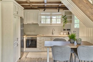 Refrigerador, microondas, horno, tostadora