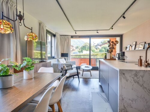 Cozy 1BR Apartment with Terrace, Near Ski Lift, Sleeps 4, Free WiFi & Parking - Morzine