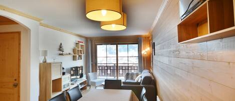 Fridge, microwave, dishwasher