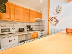 Kühlschrank, Mikrowelle, Geschirrspüler
