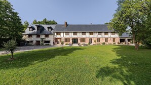 A large, two-story building with a symmetrical facade, multiple windows, and a central entrance. - Magnificent house in Normandy (ROSAY SUR LIEURE)