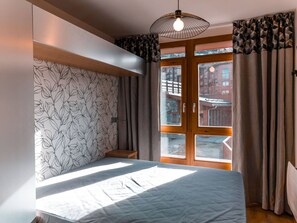 2 bedrooms, free WiFi - 3-room apartment with balcony, WIFI, parking and pool access, Les Arcs 1800 (Les Arcs 1800)