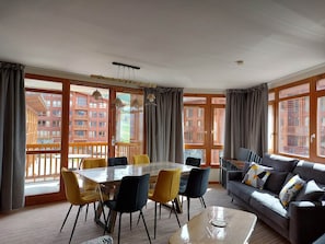 TV, fireplace, offices