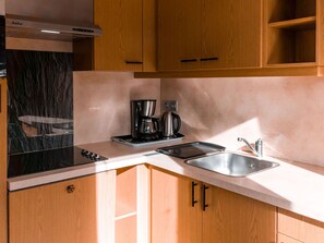 Fridge, microwave, stovetop, dishwasher - 3-room apartment with balcony, WIFI, parking and pool access, Les Arcs 1800 (Les Arcs 1800)