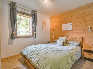 3 bedrooms, bed sheets