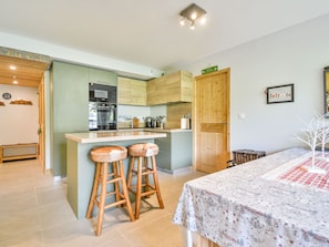 Jääkaappi, uuni, astianpesukone