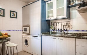 Frigorífic, microones, forn i placa de cuina 