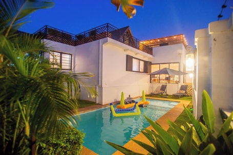 Villa de lujo, 5 habitaciones, piscina privada, vistas al jardín | Ropa de cama de alta calidad y decoración individual. Joyau secret # Jardin # Piscine # prox centre ville