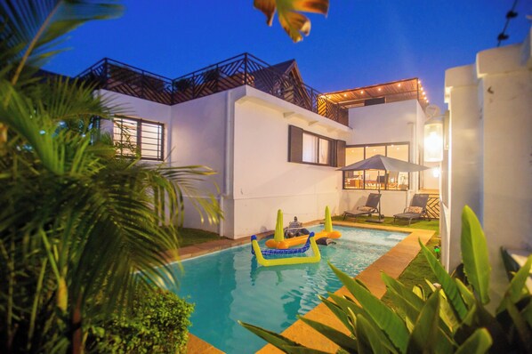 Luxury Villa, 5 Bedrooms, Private Pool, Garden View