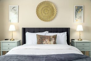 2 bedrooms, desk, iron/ironing board, free WiFi - The New Albany Perch | Top Floor | Pet-Friendly! (Westerville)