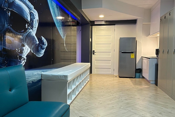 Standard Room, Mixed Dorm | Living area | 35-inch Smart TV with digital channels, TV