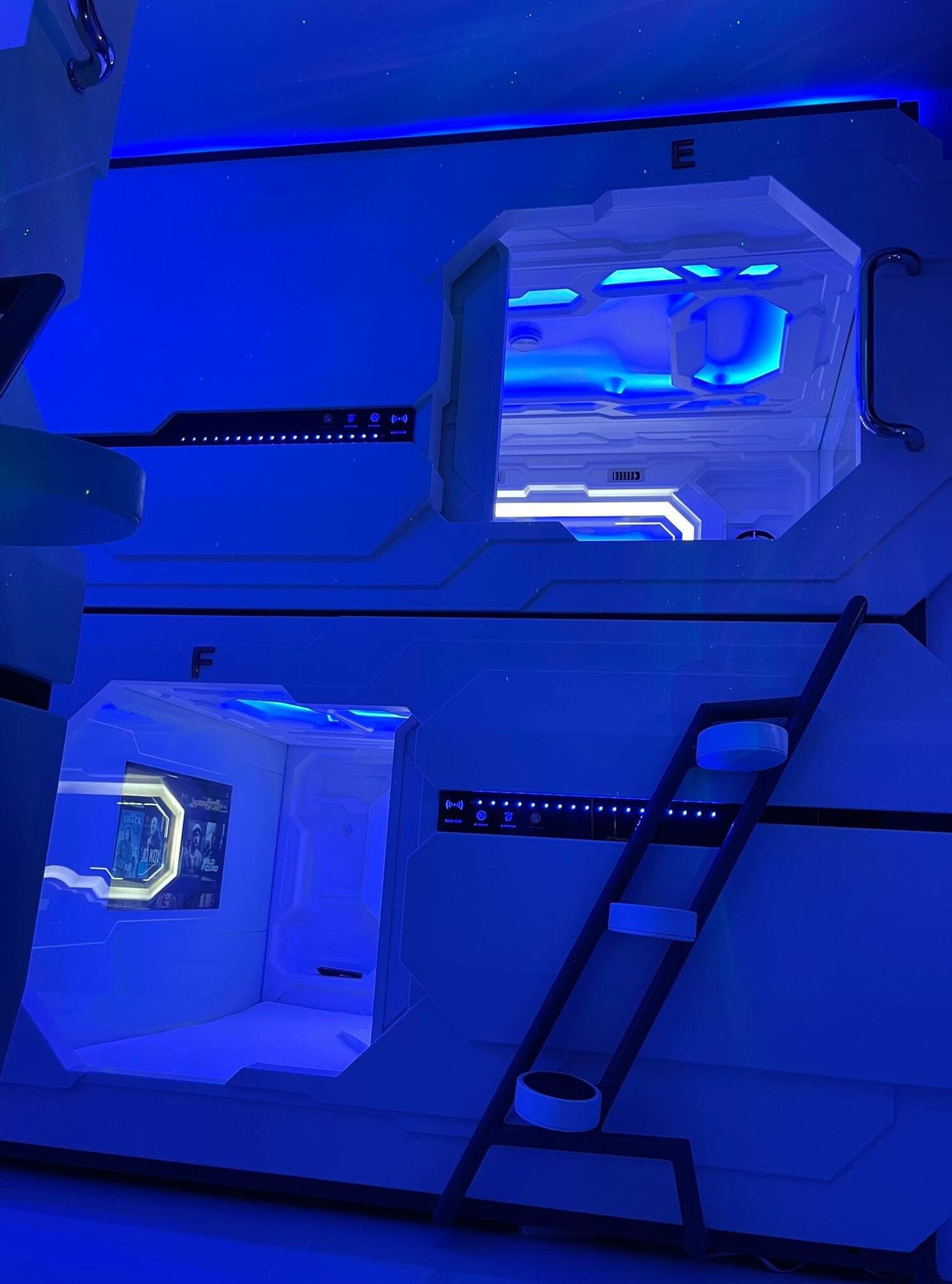 Phòng Tiêu chuẩn, phòng tập thể nam và nữ | Két bảo mật tại phòng, bàn, khu vực làm việc phù hợp cho laptop 