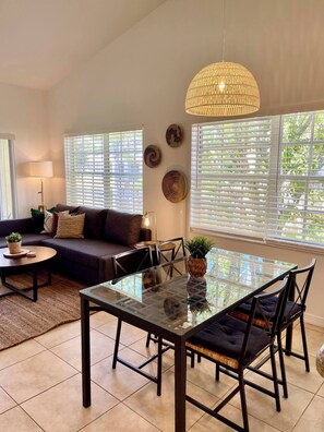 Dining - 260D - Boca Retreat w/ Pool, Parking, Near Evert Tennis & Shops (Boca Raton)