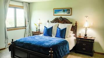 2 bedrooms, desk, WiFi (free), bed sheets