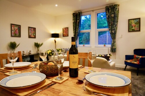 Funky 2 Bed Apartment in the Heart of Historic Rochester