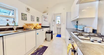 Funky 2 Bed Apartment in the Heart of Historic Rochester