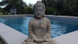 A Buddha statue by a poolside. - Modern villa, ideal for families, at the gateway to the VERDON! (83111 - AMPUS)