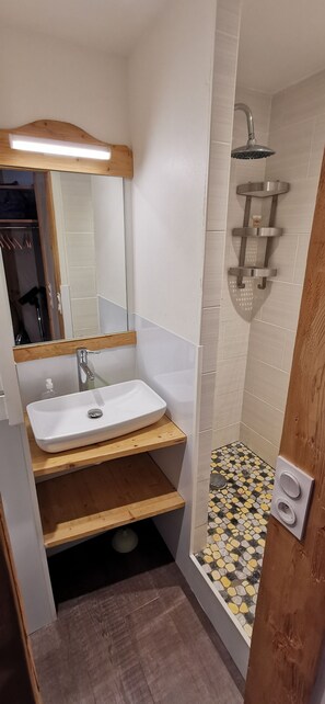 Shower, hair dryer, towels - Triplex Chaleureux Skis aux Pieds et au Centre de Val Thorens (Les Belleville)