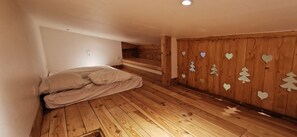 3 bedrooms, WiFi, bed sheets - Triplex Chaleureux Skis aux Pieds et au Centre de Val Thorens (Les Belleville)