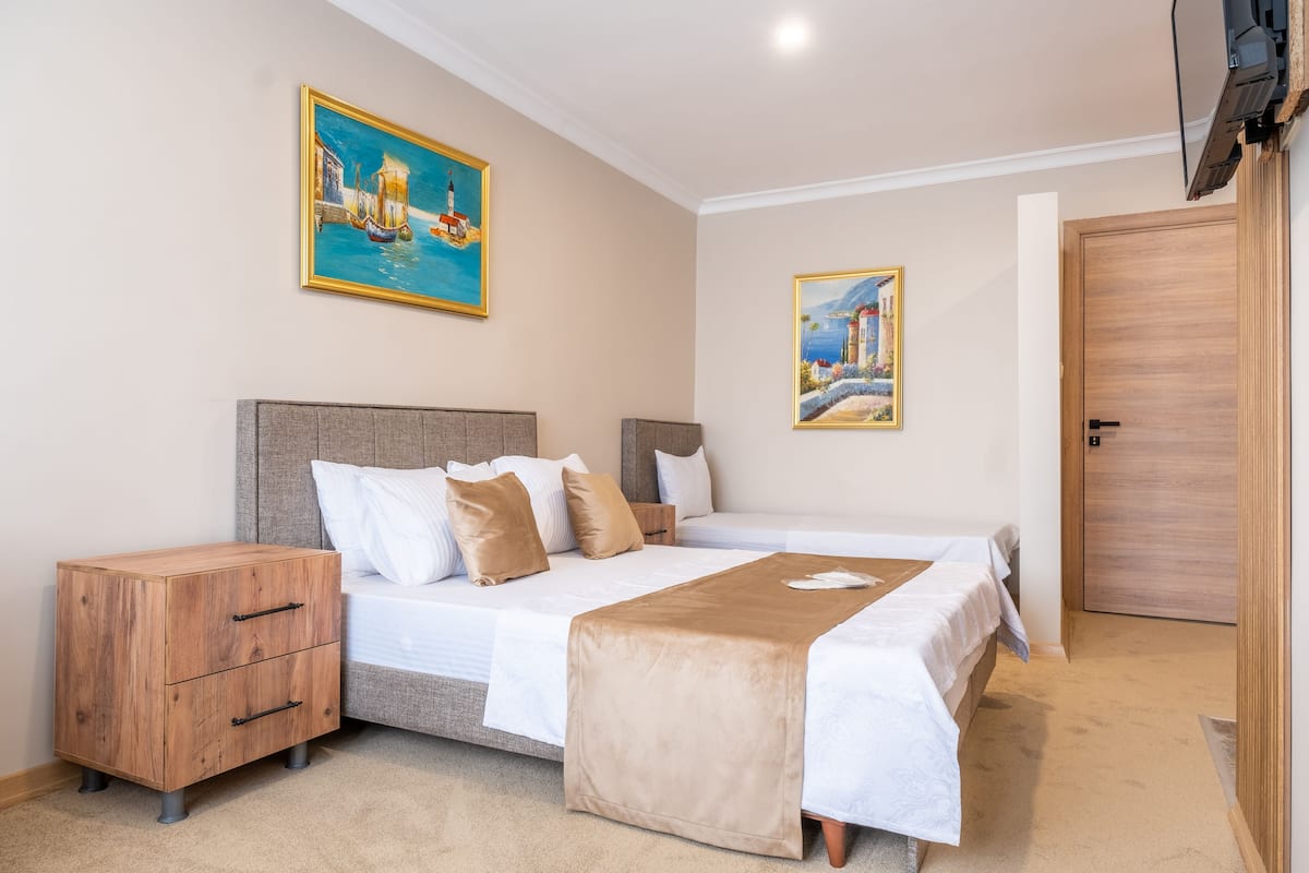 Deluxe Studio Suite | Egyptian cotton sheets, premium bedding, minibar, soundproofing