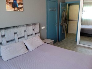 1 bedroom, desk, free WiFi, bed sheets - Casablanca Appartement Calme, 4 mm Gare et Tram (Casablanca)