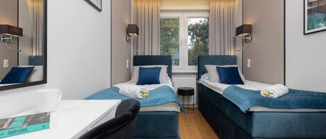 3 bedrooms, desk, iron/ironing board, WiFi