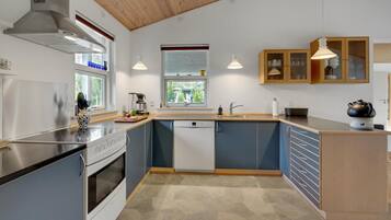 Geladeira, cooktop, lava-louças, cafeteira/chaleira