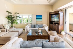 Téléviseur connecté, livres, imprimante