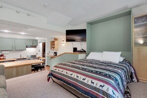 1 slaapkamer, een strijkplank/strijkijzer, wifi, beddengoed