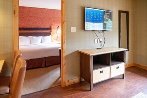 1 bedroom, in-room safe, iron/ironing board, free WiFi - Suite with Mountain View | Grotto Style Hot Pool! (Banff)