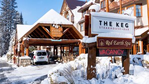A lodge with a sign indicating a vacancy at The Keg Steakhouse+Bar. - Accessible room, Central Banff, Hot Pool! (Banff)