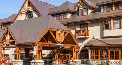 Accessible room, Central Banff, Hot Pool!