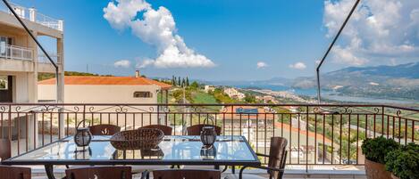 Family Apartment | Balcony