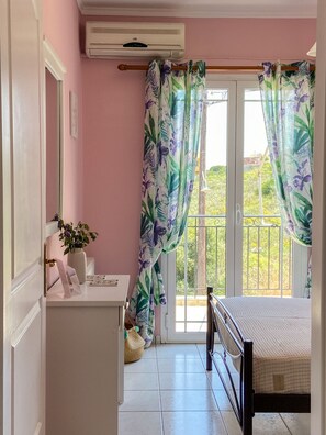 Family Apartment | 3 bedrooms, iron/ironing board, free cots/infant beds, travel cot